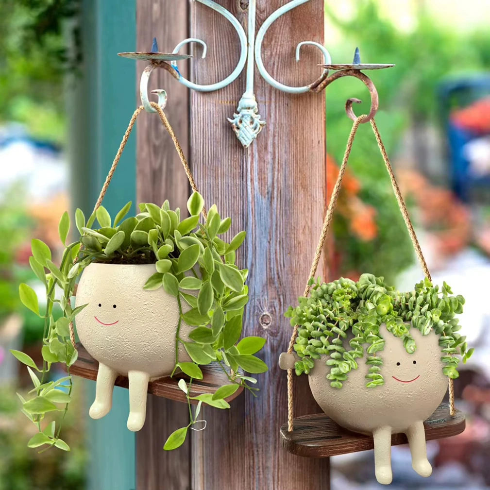 Maceta Creativa – Columpio Sonriente para Jardín y Hogar