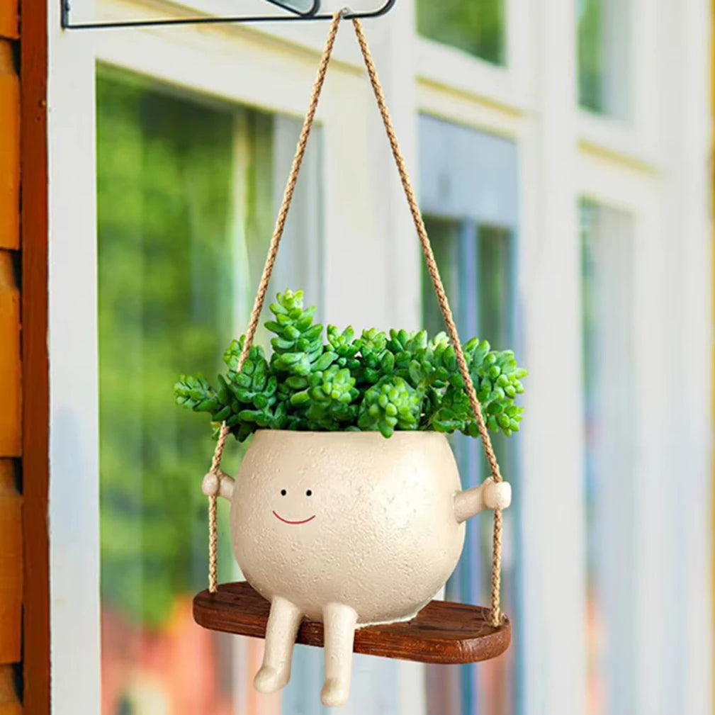 Maceta Creativa – Columpio Sonriente para Jardín y Hogar