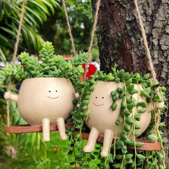 Maceta Creativa – Columpio Sonriente para Jardín y Hogar